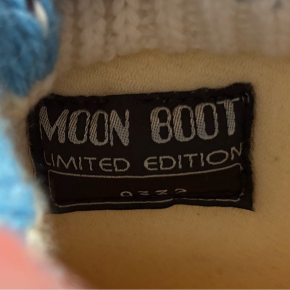 Moon Boots Retro Knit Limited Edition, Woman’s Size 8 - 10 - Picture 10 of 13